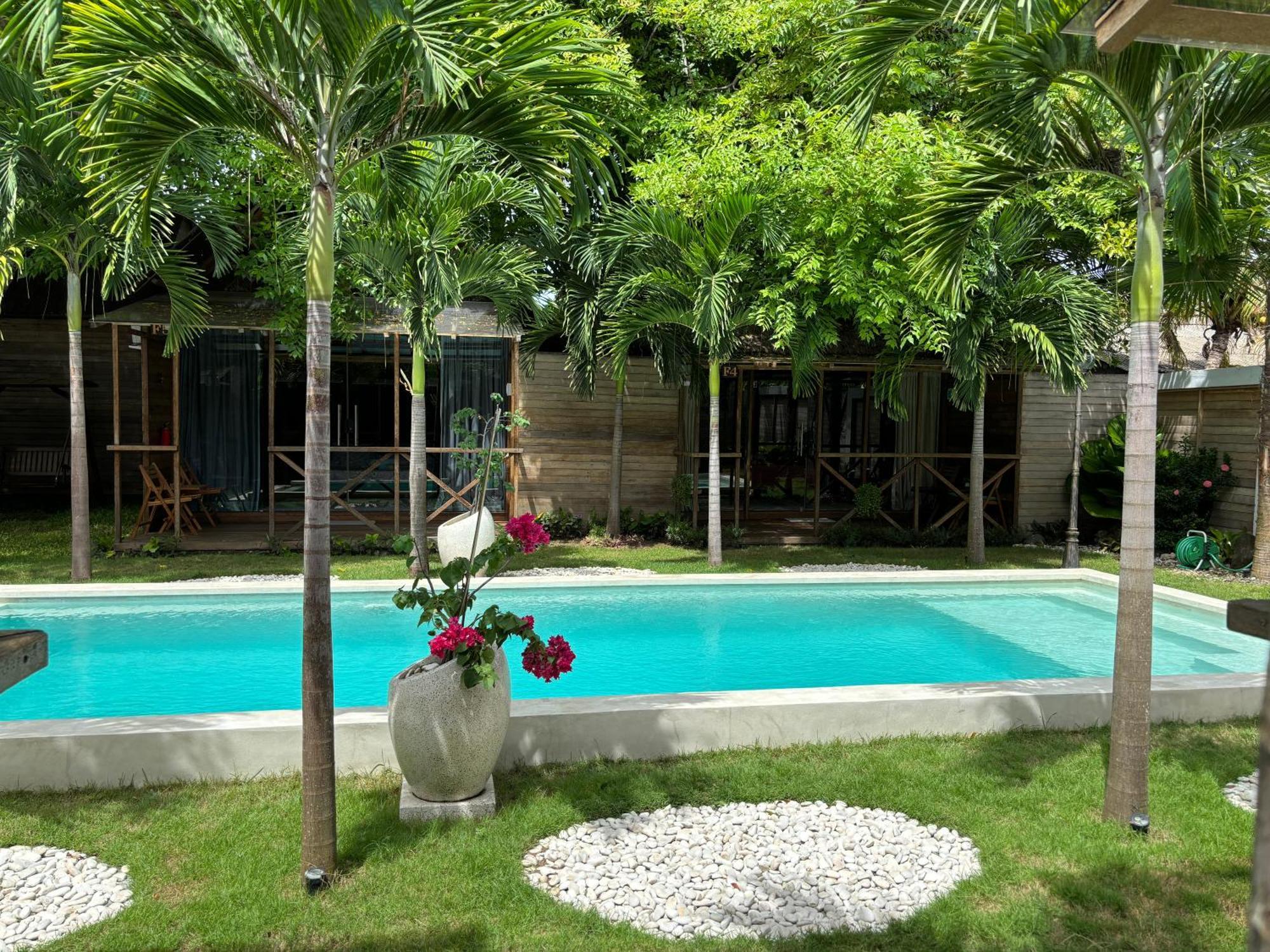 Bali Wow! Bungalows, Nusa Dua Benoa Guest house *